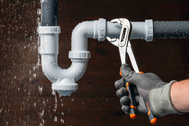 Professional Leak Detection technician working in Pooler, GA